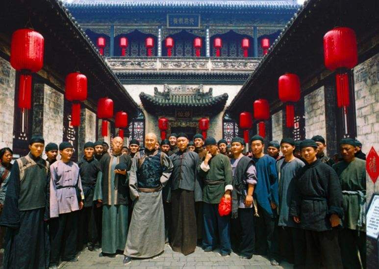 “亮财主”乔致庸：创晋商辉煌，89岁离世，子孙筹拍《乔家大院》