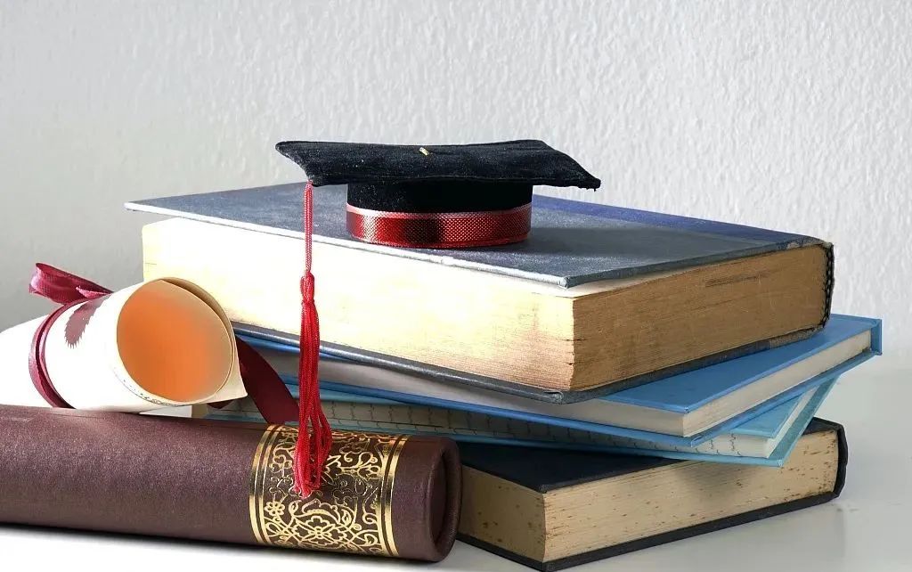 在职读的全日制硕士研究生,在职硕士可以申请全日制博士嘛