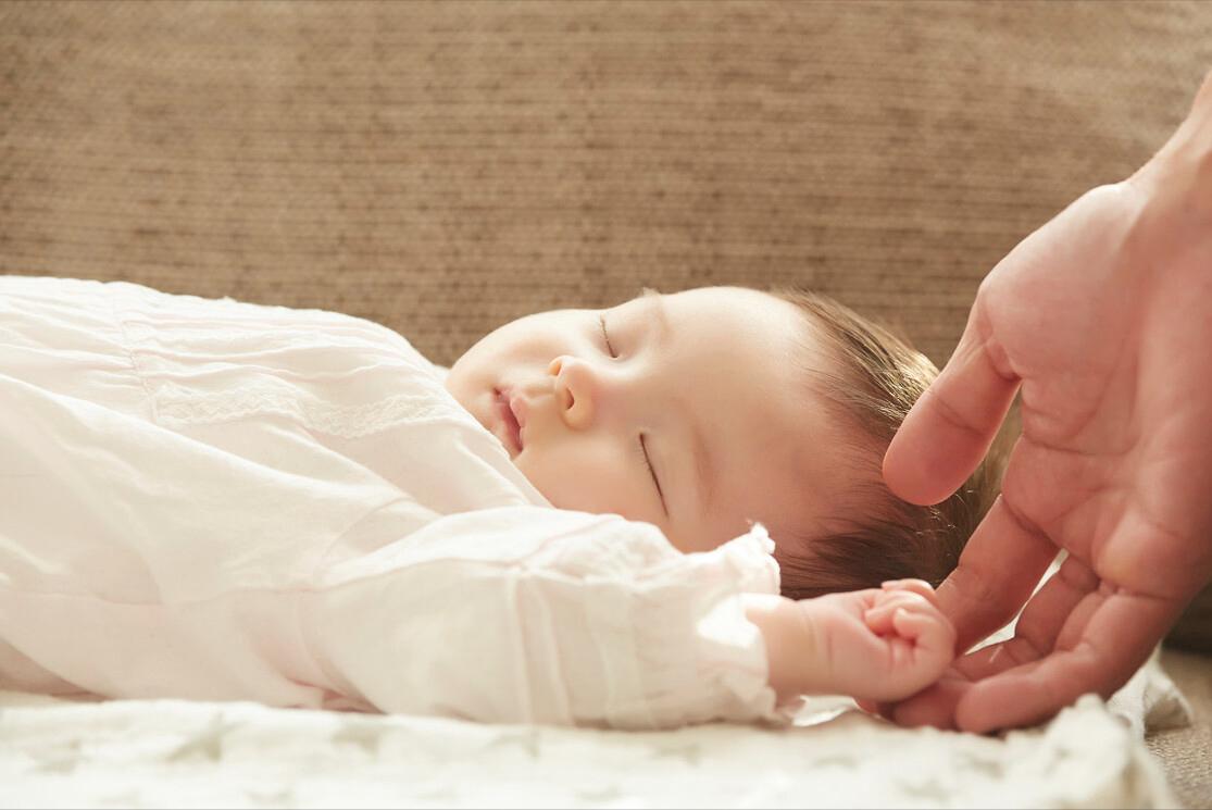 10个月婴儿白天摇头摇几下,宝宝七个月有时候摇头为什么