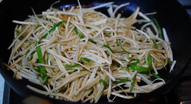 多吃时令的蔬菜可以补充什么营养,多吃应季蔬菜有益健康