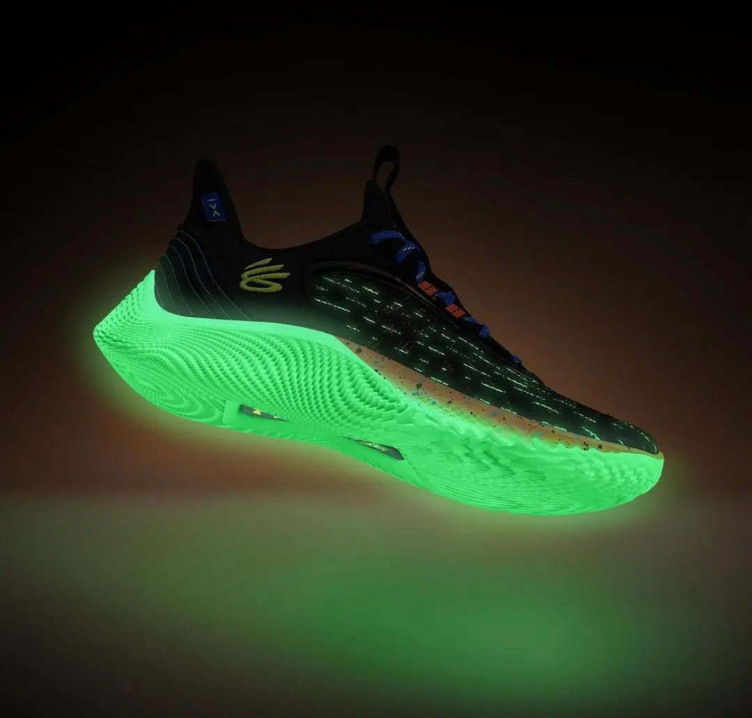 库里四次夺冠数据,库里再夺一冠安德玛