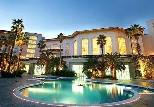 1965年田乐园登顶韩国赌王，随后的股权大战中，让何鸿燊败走麦城