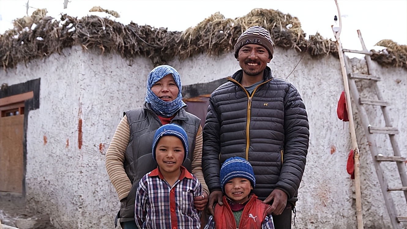 尼姑苦行僧徒步行走,一个小尼姑的艰辛出家路