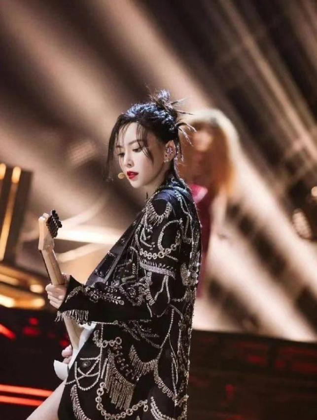 体面于文文经历,体面于文文背后的故事