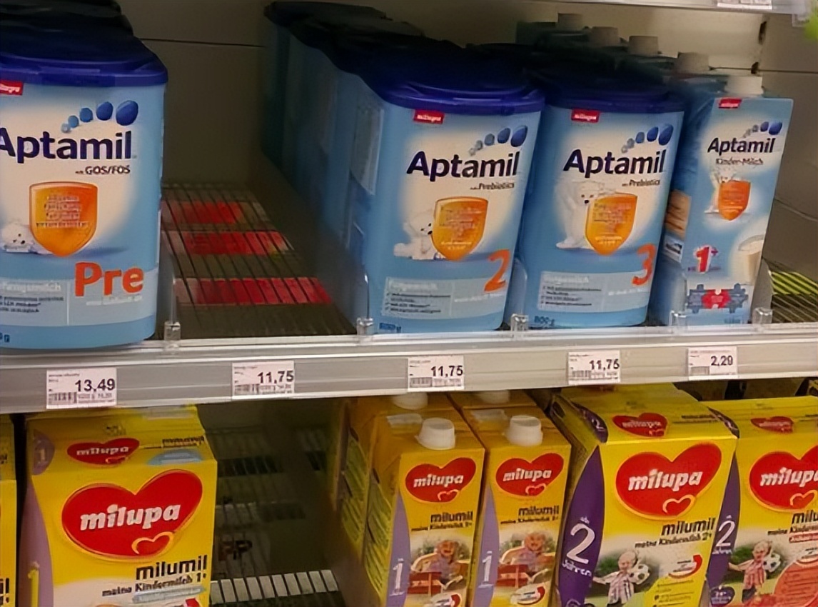 一罐奶粉难倒美国？纽约进入紧急状态，政府出动军机采购进口奶粉