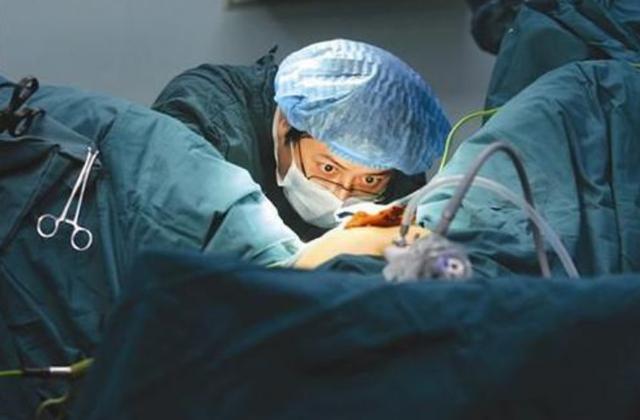 妇产科男医生面对女性隐私部位时，会觉得尴尬吗？护士说出实情