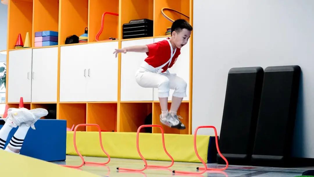 儿童击剑运动员下肢力量训练,少儿运动击剑