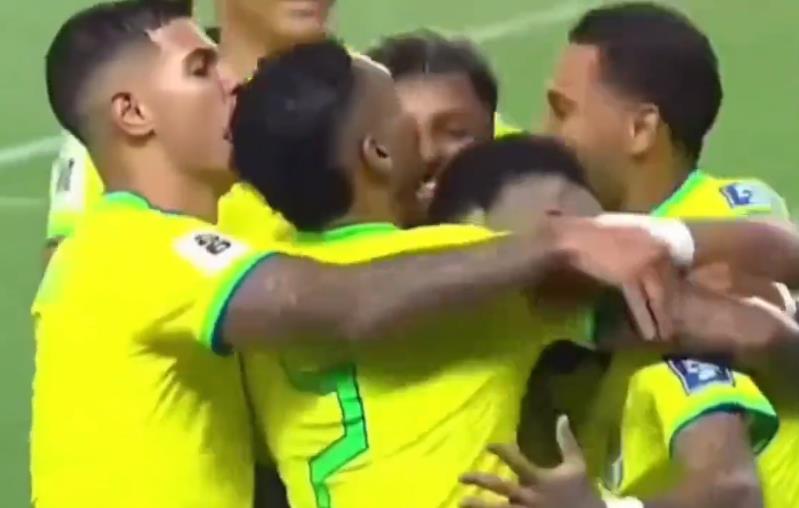 巴西1-7惨败巴西首发阵容,巴西17场不败纪录被终结世界杯