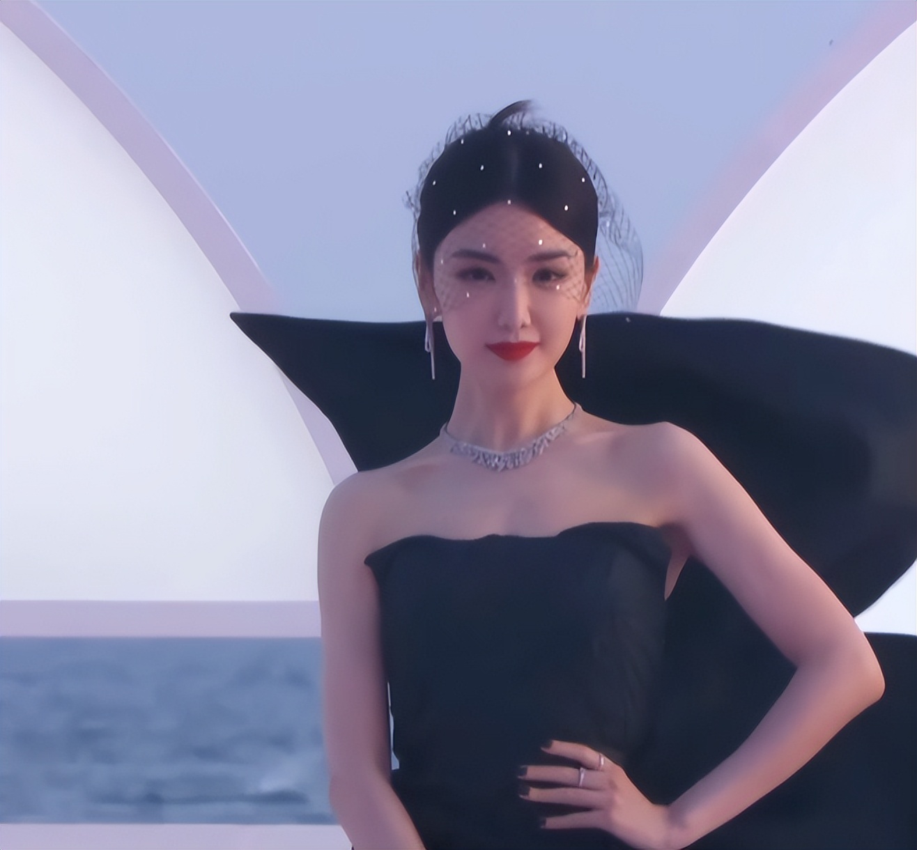 关晓彤为谁挡热搜,关晓彤烂大街造型