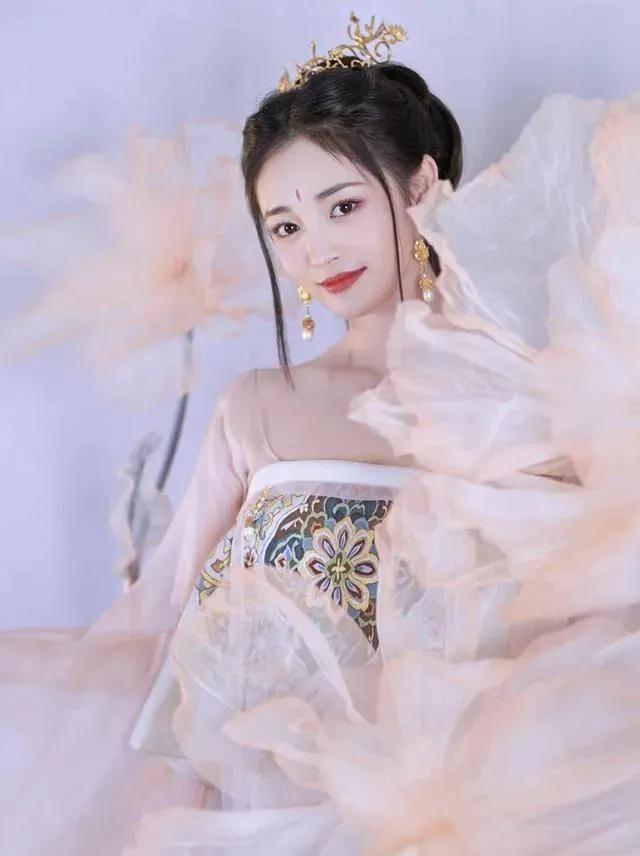 医妃：她是特种军医，一不小心穿成楚王妃，从此王爷成了宠妻奴