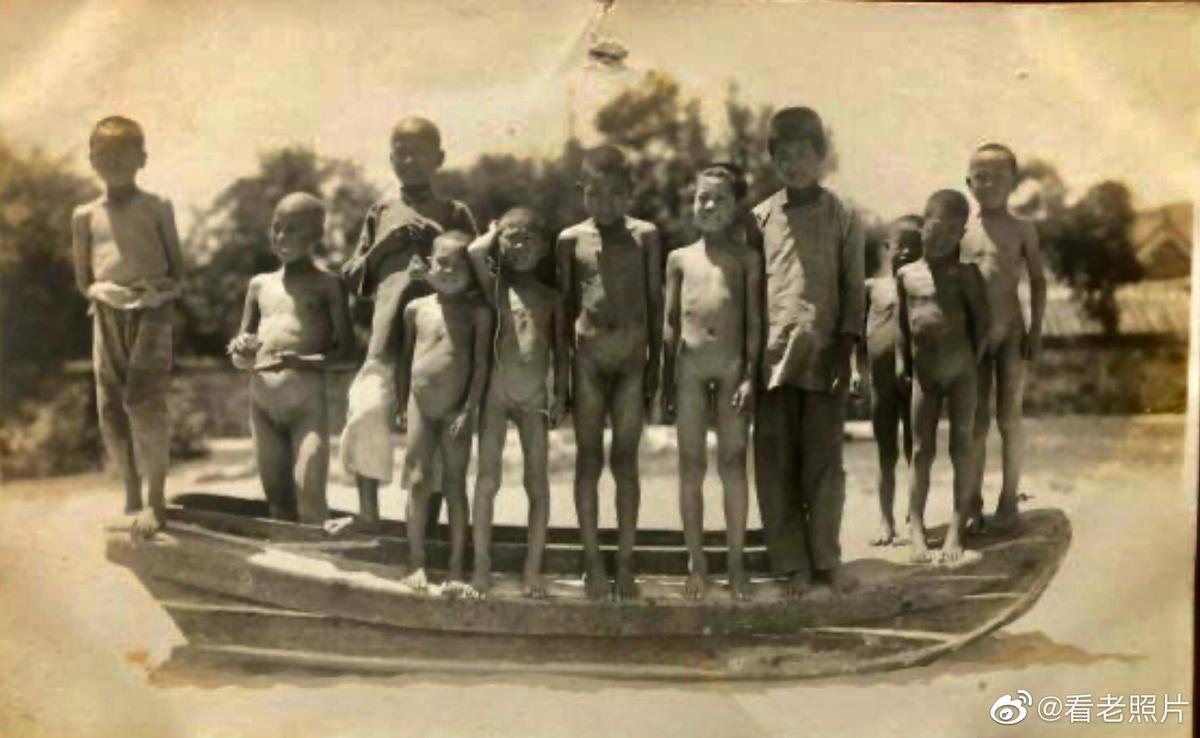 慈禧真人照片对比,清末老照片慈禧眼袋下垂