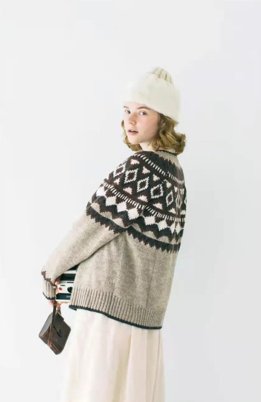 没想到!这3款“奶奶款毛衣”让姑娘们这么上头