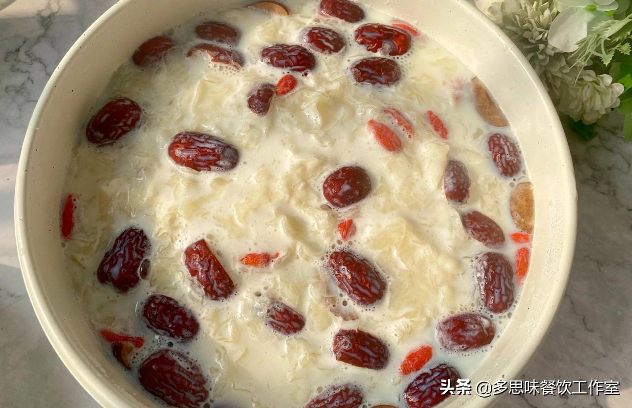 冬季做什么粥最好吃最营养,如何喝粥养生不妨在粥中加这些