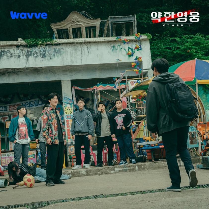 这未成年丑闻，怎么就封杀不掉？