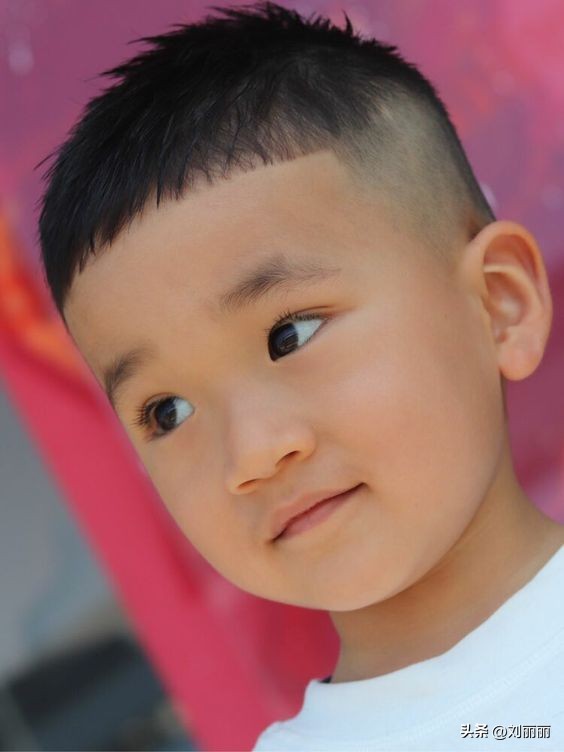 最新小男孩流行发型帅气又时髦,十一最帅气小男孩发型15款