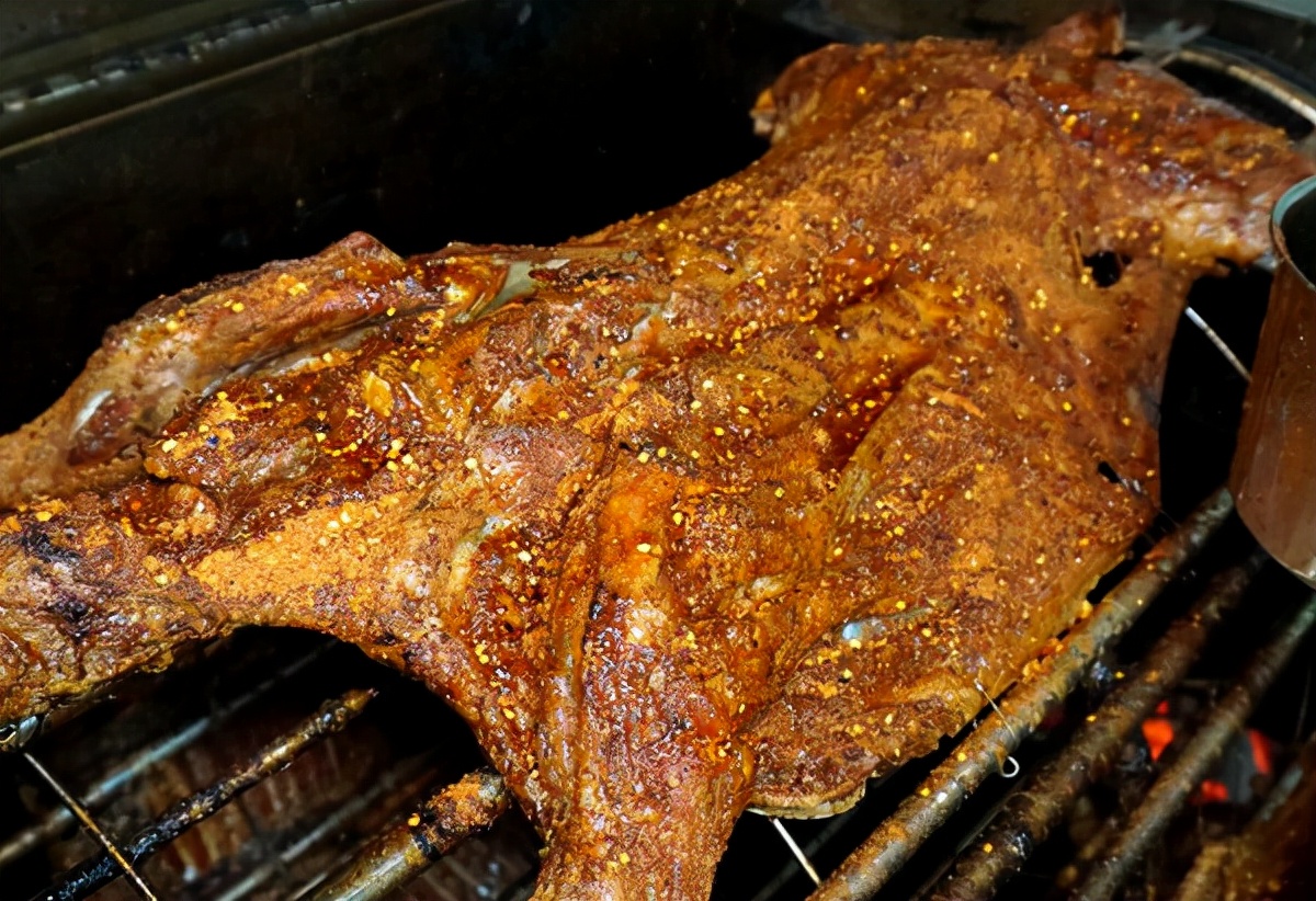 吃地道大草原烤全羊,坝上草原美食烤全羊