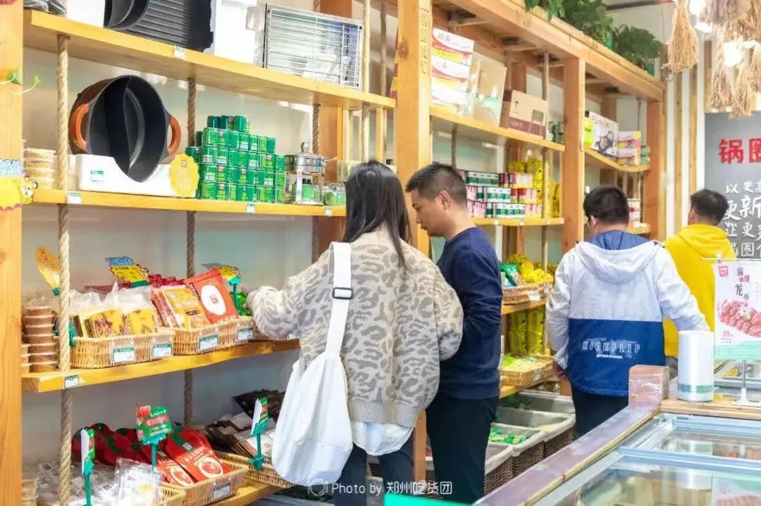 近万家,锅圈加盟店的模式