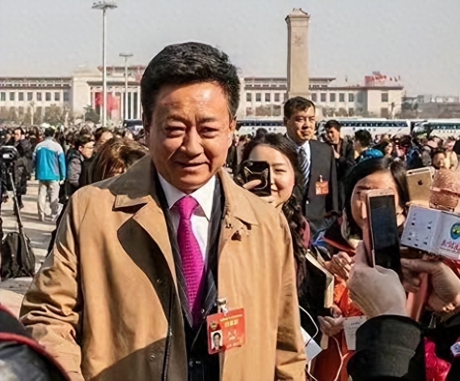 明星主持人朱军简历,央视著名主持人朱军生平简介