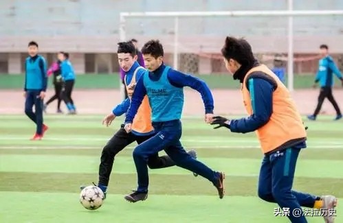 董路炮轰村超引不满,董路嘲讽贵州村超被反驳