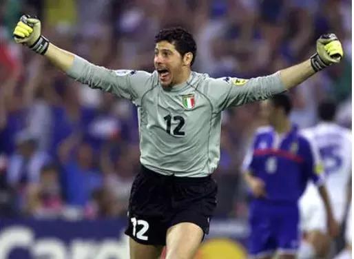 沙特门将点球封神,十大史诗级点球扑救门将开挂