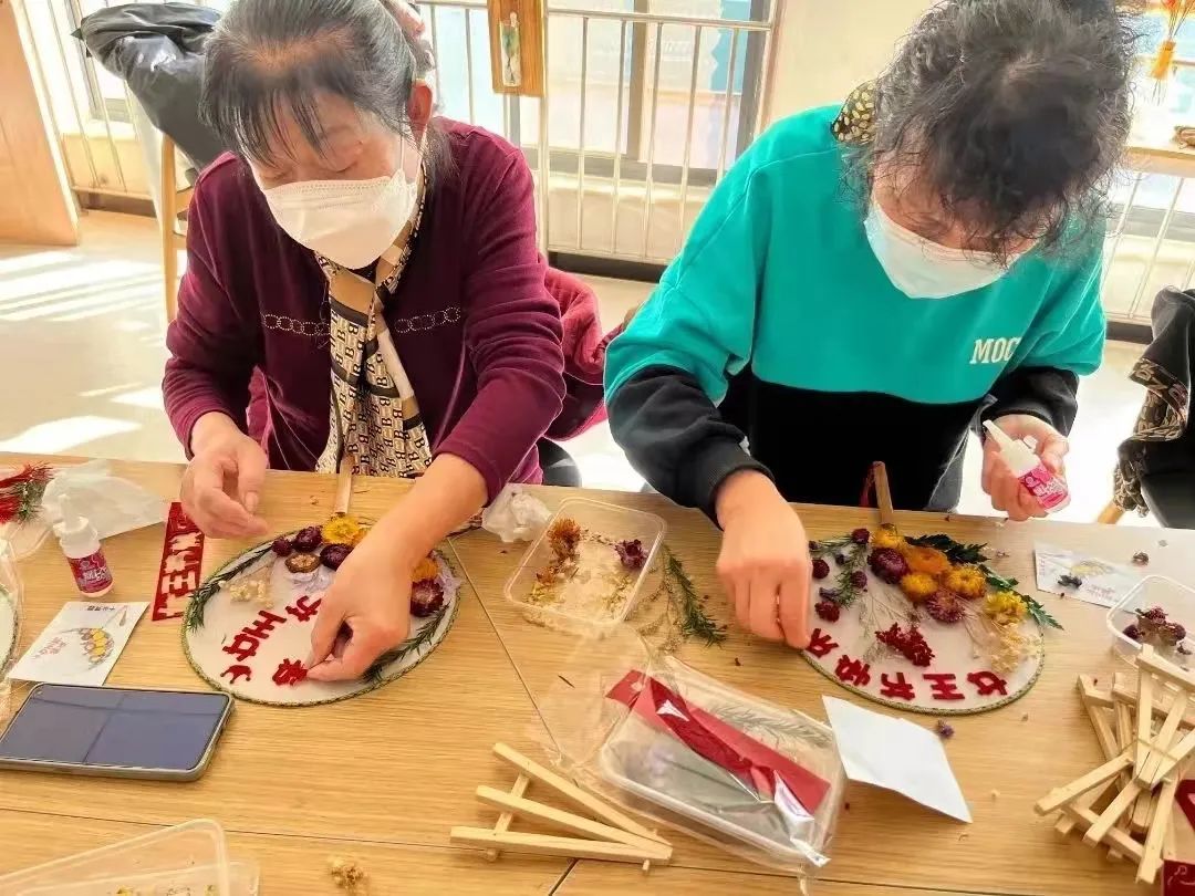 暖心摆渡架起警民连心桥,便民服务站架起干群连心桥