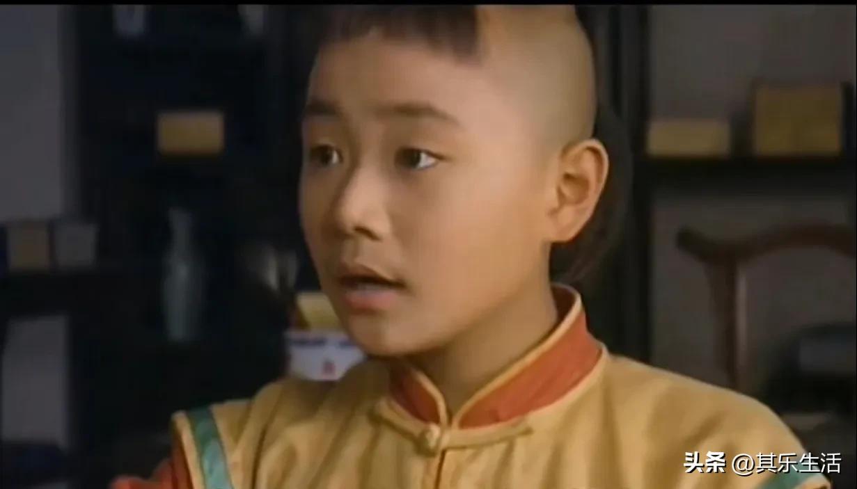 九岁县太爷演员今昔对比,九岁县太爷扮演者现在长什么样