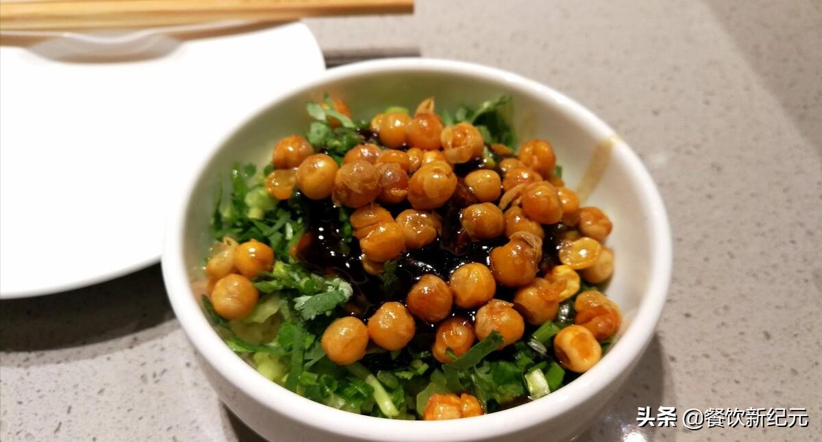 中国小伙请芬兰人吃火锅,韩国小伙来中国吃美食