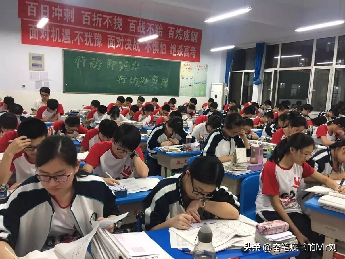 高考最美环卫工妈妈和两个儿子,高考最美环卫工妈妈儿子报考学校