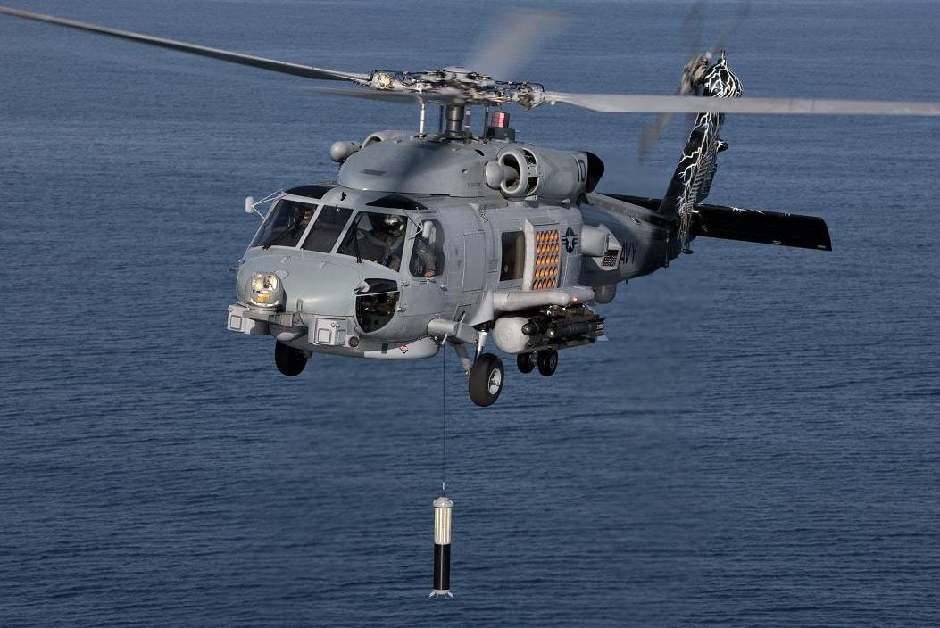 12月3日，李霄鹏挂帅男足；布林肯被灭灯；美航母在中国门口出事