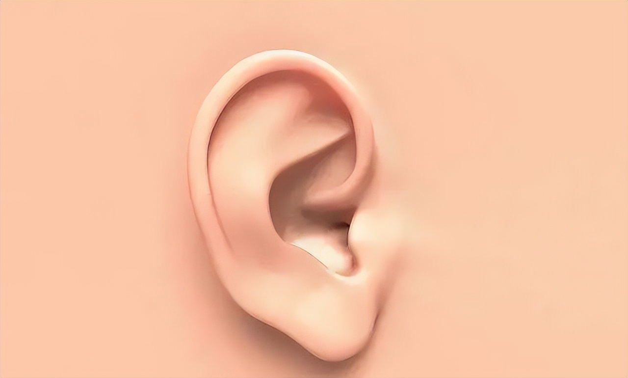 耳朵里长脚气有什么症状,耳朵里面感染的脚气怎么治疗