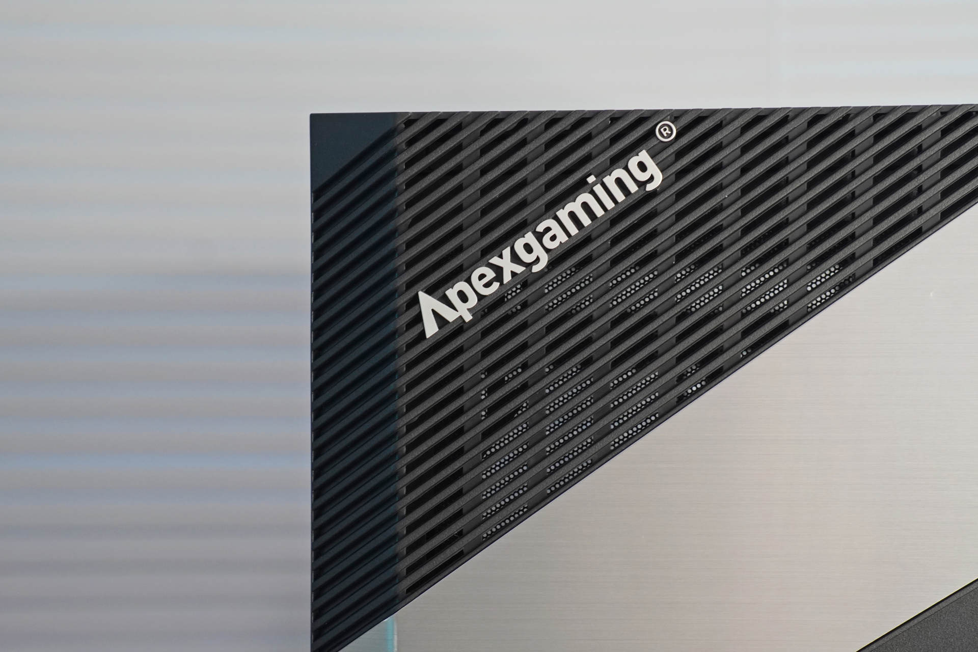 显卡局势不明朗的情况下，购入Z690和盖亚机箱，装机全新12代平台