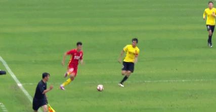 足球剪刀腿两人受伤,最悲壮的犯规郑智