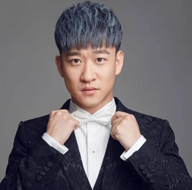 曹云金怒砸郭德纲饭碗，掀翻整个德云社，免费直播说相声获好评