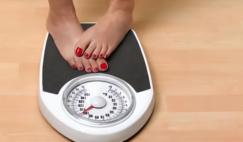 160cm女性标准体重对照表,女性标准体重对照表2021计算公式