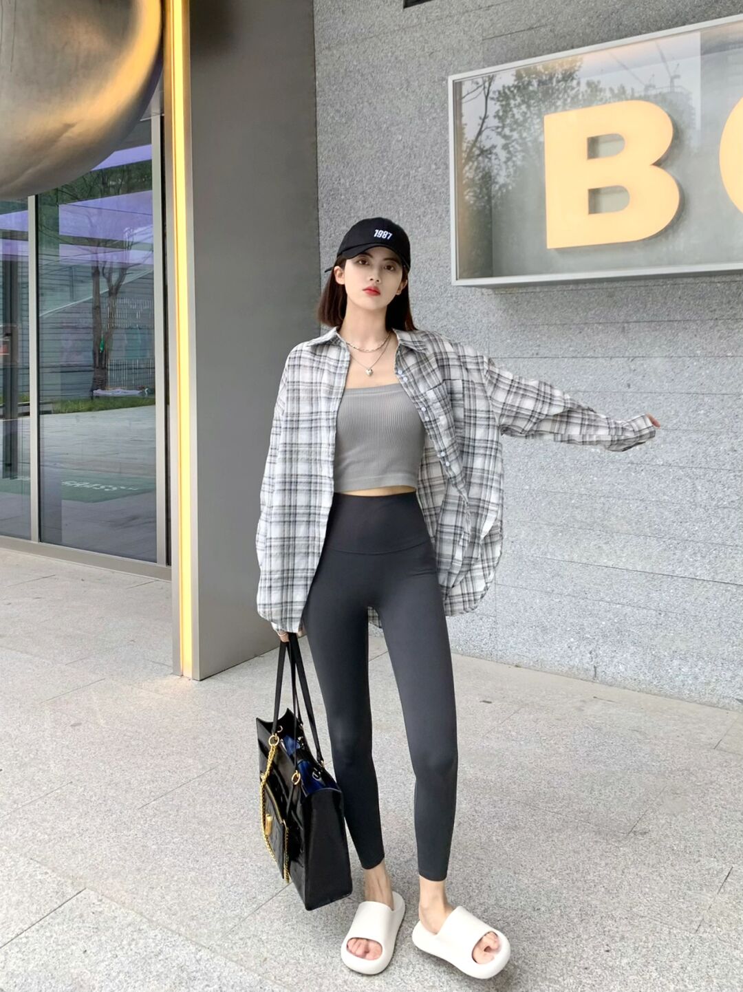 瑜伽裤高腰怎么选择,瑜伽裤到底选紧身还是宽松的好看