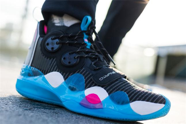 拉塞尔和国产篮球鞋,安踏拉塞尔球鞋一代