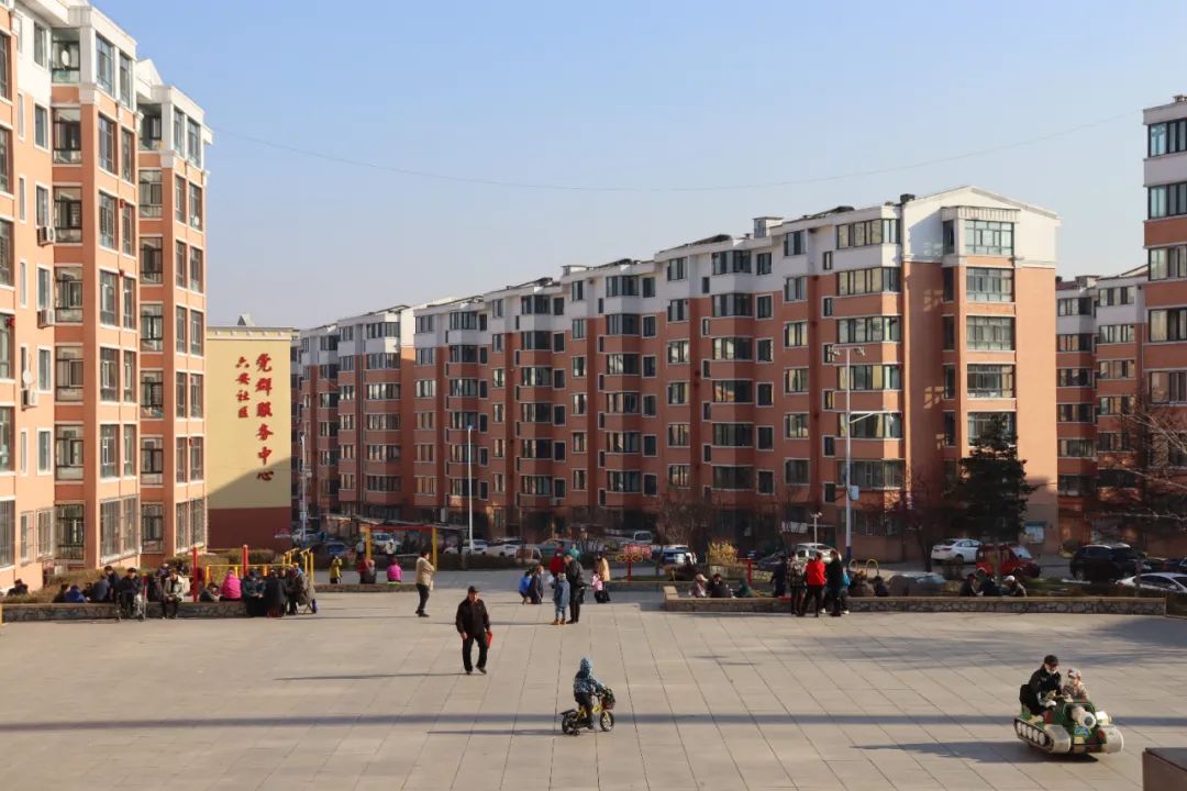 鹤岗乌托邦别墅地址,鹤岗乌托邦烤羊腿南山店