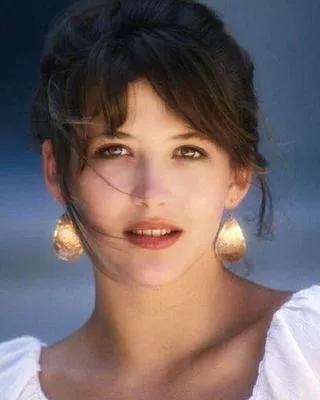 纵然心如蛇蝎，也会让人甘心为她俘获，永远美丽的“法兰西玫瑰”