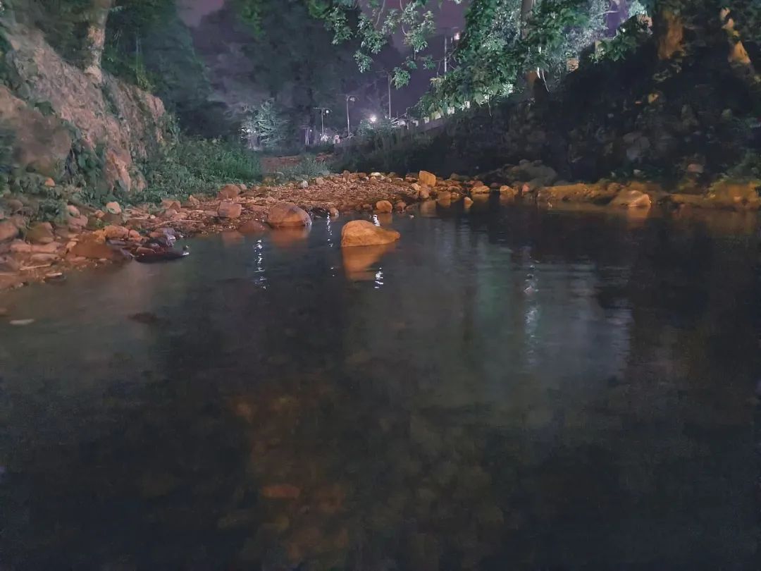 7月份人来人往街道,7月北京人山人海