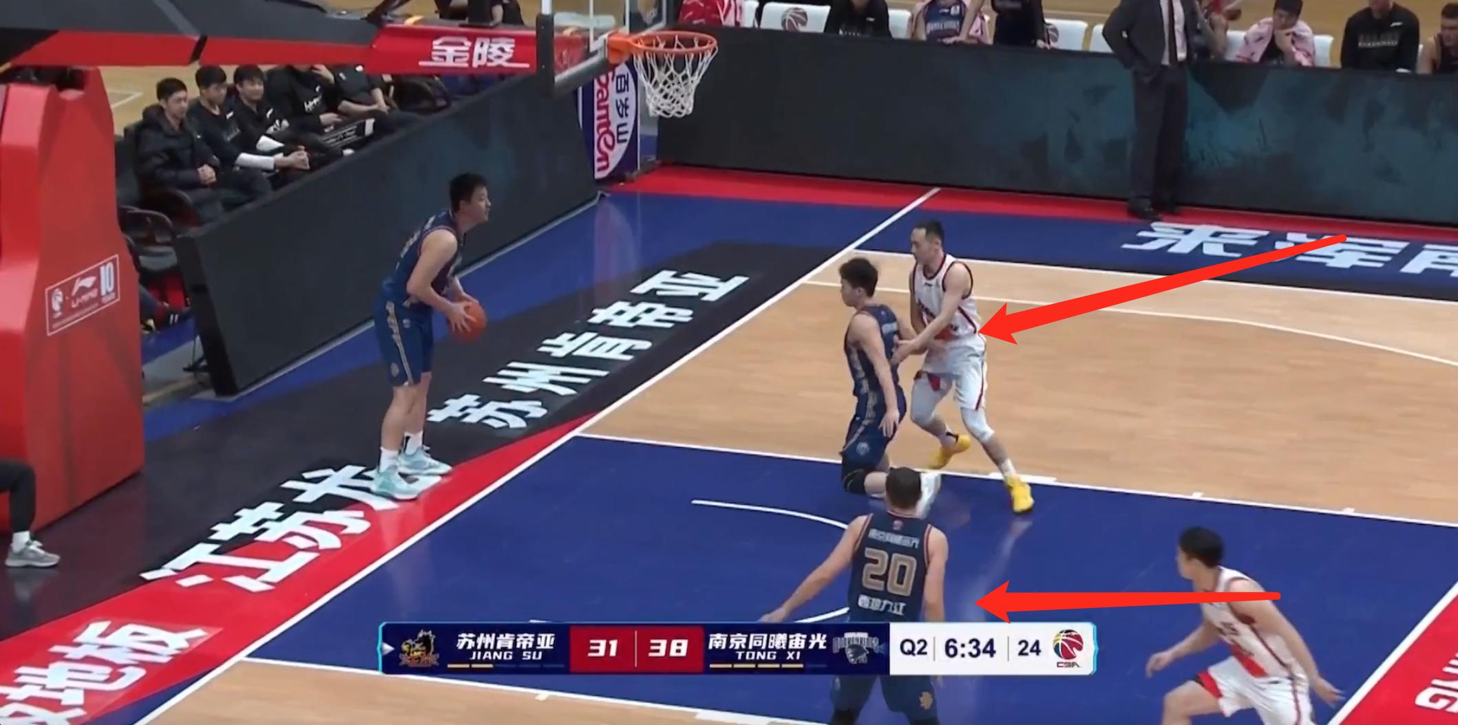 cba本土球员残暴扣篮,距离防守人多远变向过人