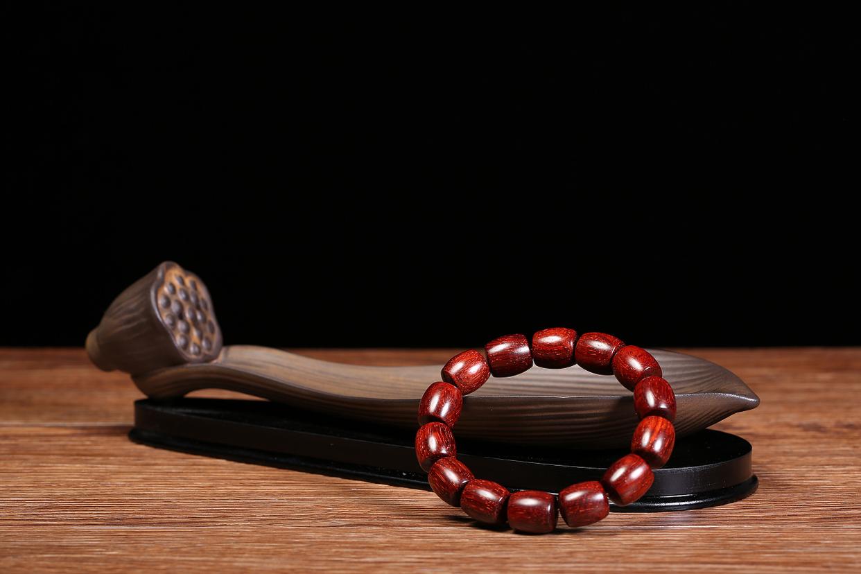 几十块钱的小叶紫檀值得玩吗,几十块钱小叶紫檀木料