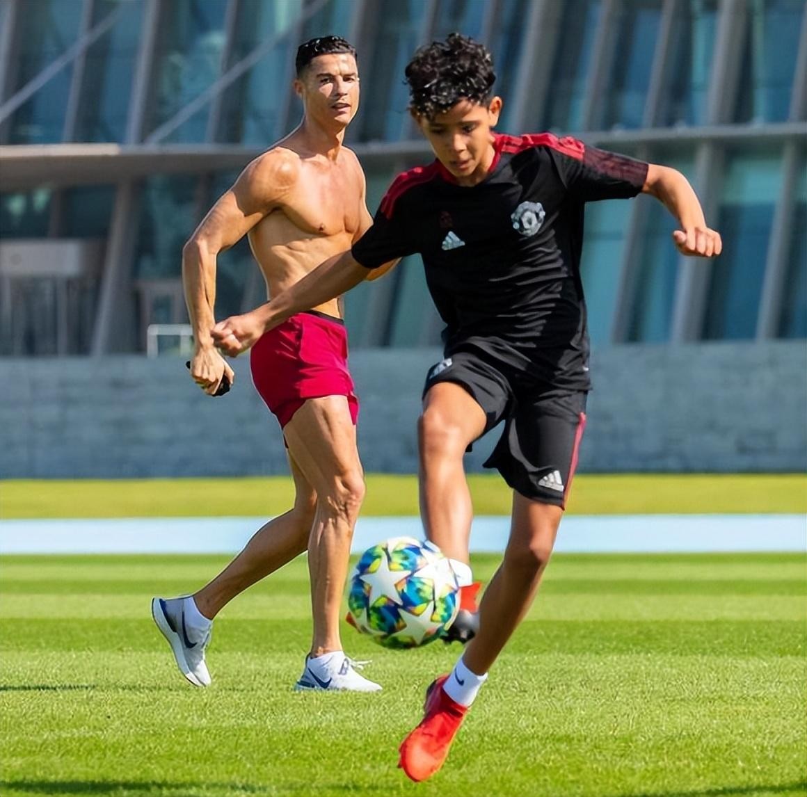 c罗有几个孩子继承了足球天赋,c罗儿子继承足球