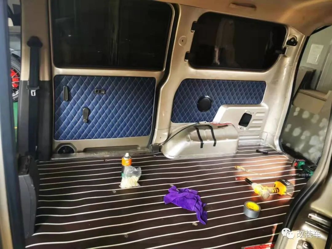 五菱荣光v七座变四座,五菱荣光v新款五座