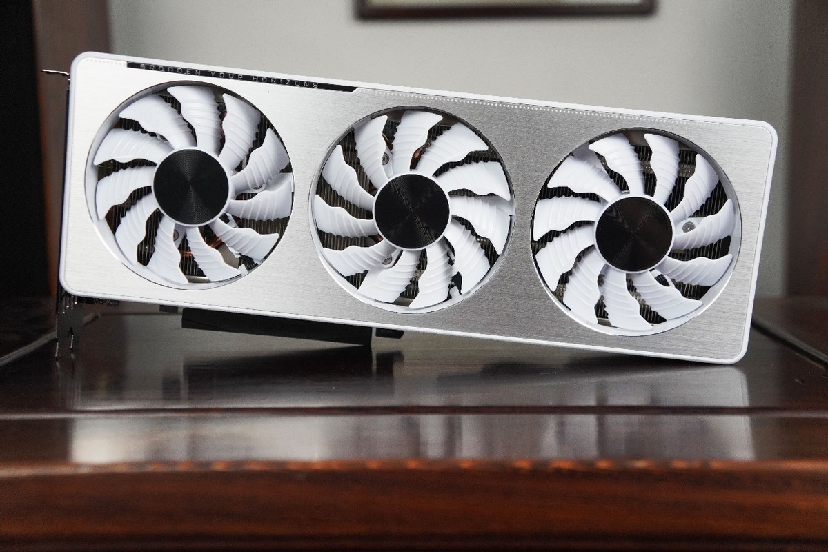 技嘉3070雪鹰显卡游戏测评,技嘉雪鹰3070ti装机视频