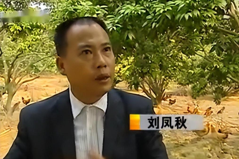 湖南小伙承包5000地只养十只鸡,农民大哥承包500亩土地养了10只鸡