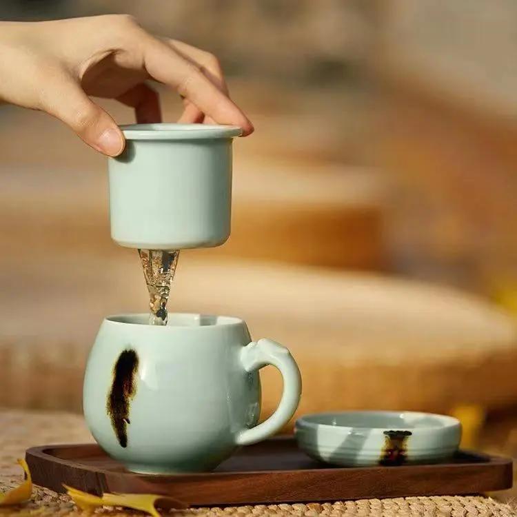 一抹飞青，如灵鱼跃渊