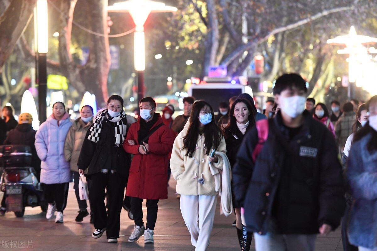 中国一季度经济，增长4.8%！中国老百姓爱上消费！美国人想接触？