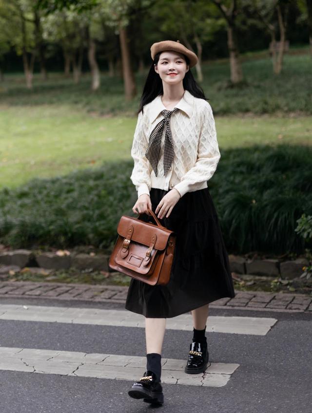 今年流行的裙子袜子,春季搭配裙子穿的袜子推荐