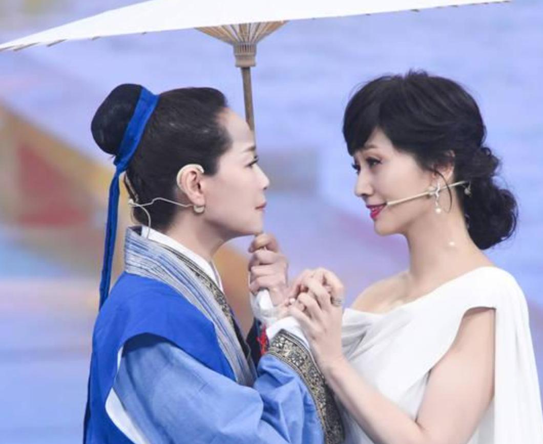 69岁赵雅芝与59岁的叶童庆生,69岁赵雅芝和60岁的叶童同框