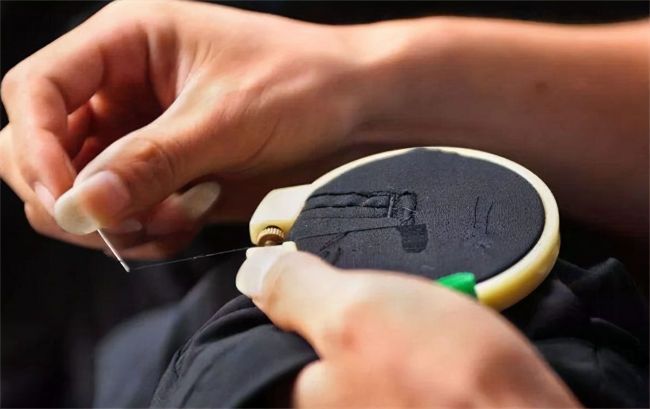 织补师衣服,织补修复师真实收入